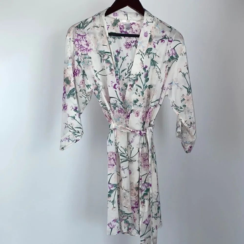 Flora Nikrooz Robe Women’s Size Small Medium Floral Print 3/4 Sleeve Short Robe